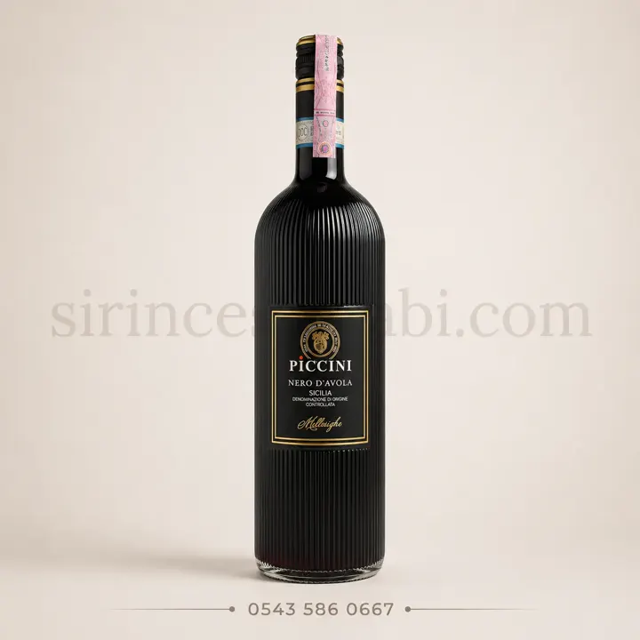 Sicilya menşeli Picciini Nero D’avola Sicilia kırmızı şarap şişesi.
